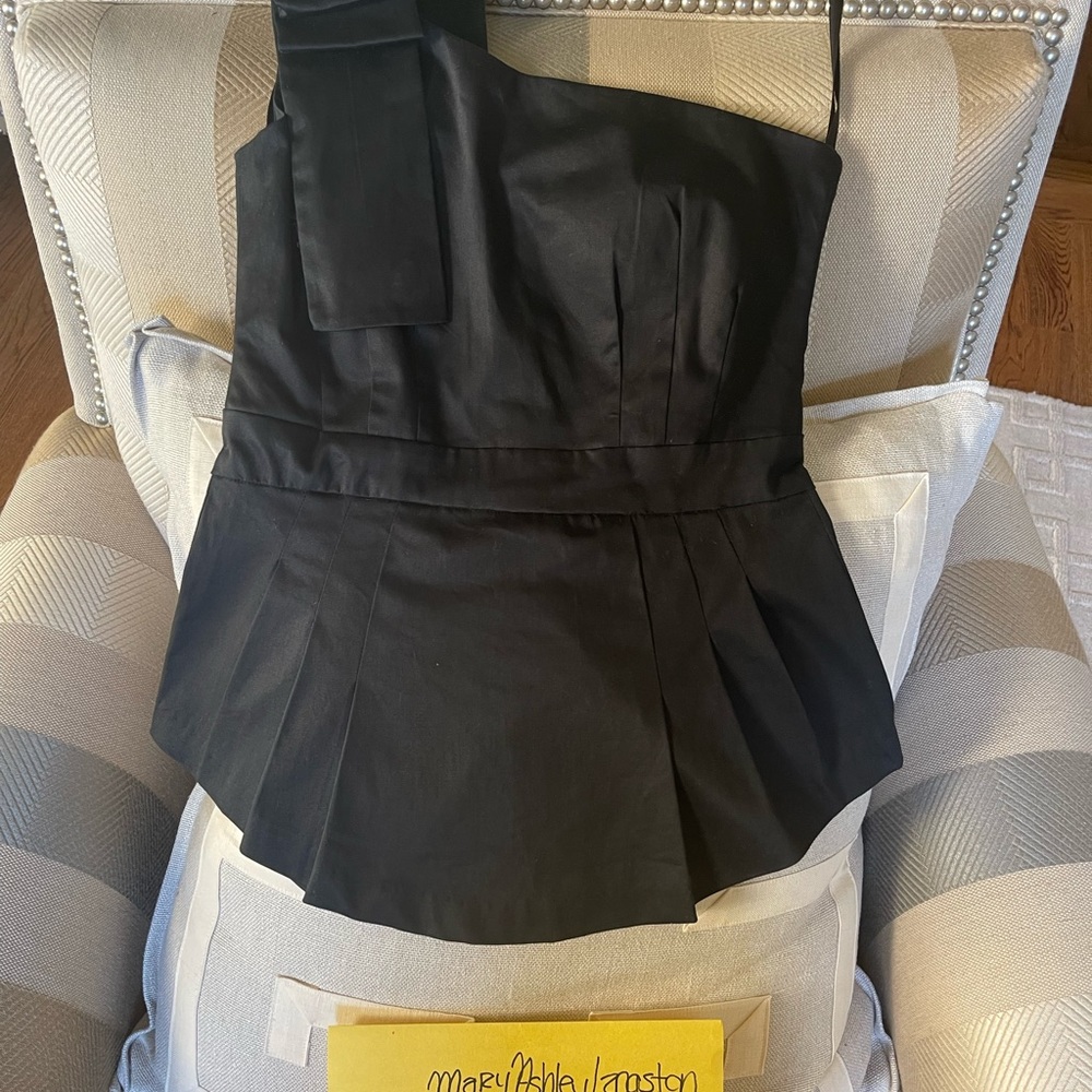 French Connection pleated one shoulder top with gorgeous bow detail.